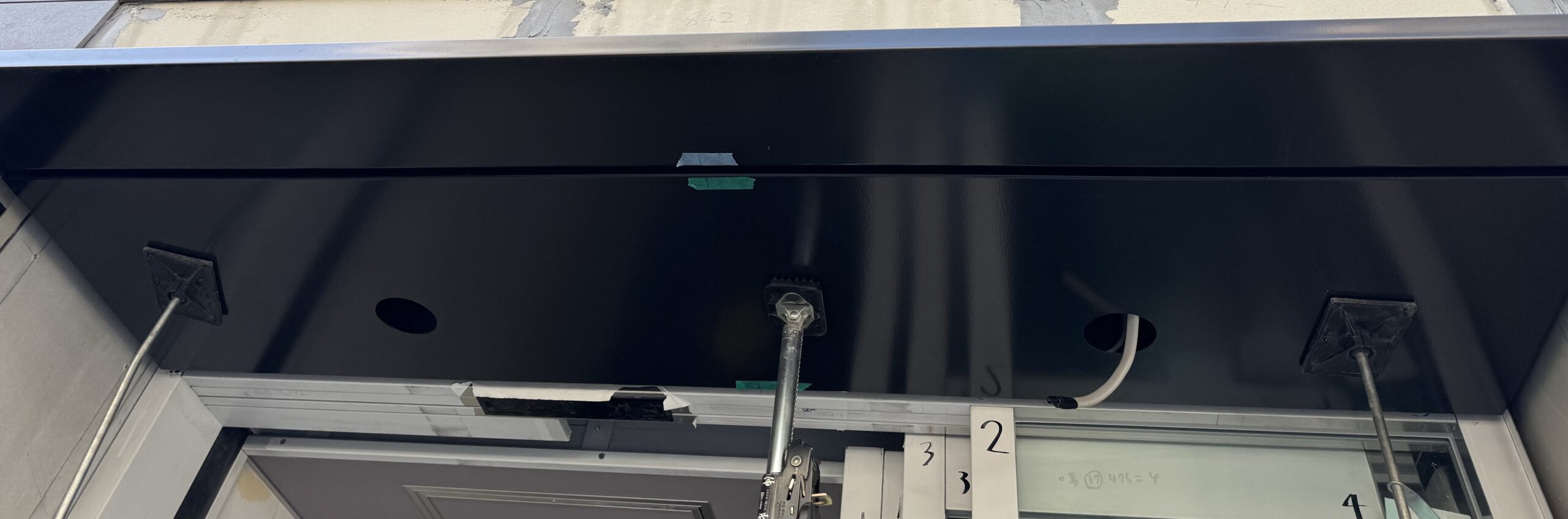 庇・天井パネル施工